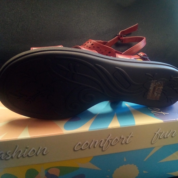 NEW Easy Street Red Bolt Slingback Sandals  Size 10 New w/box - Picture 7 of 7